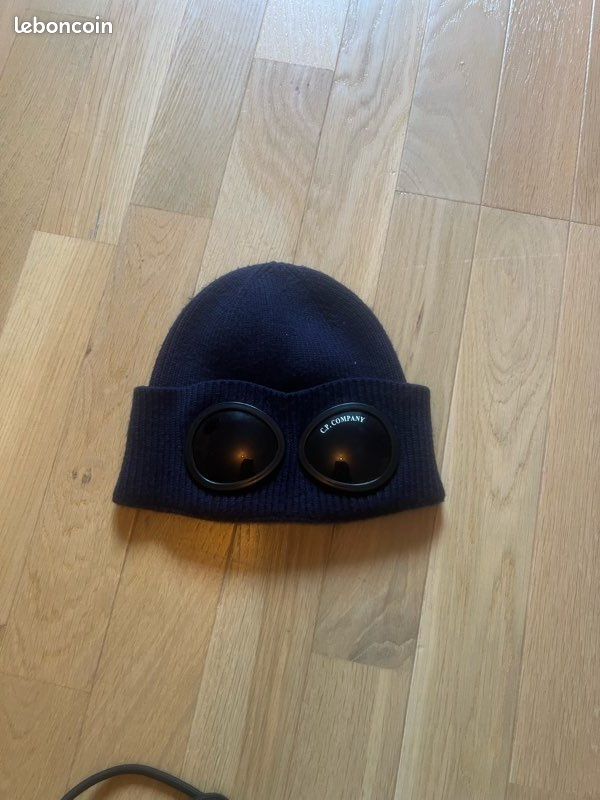 Bonnet (image 1)