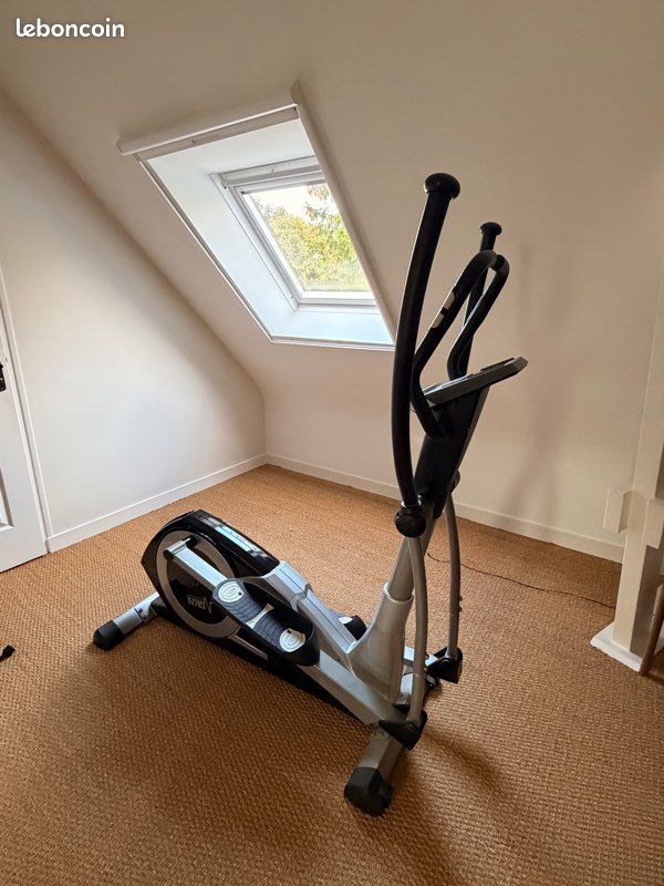 Vélo d'appartement Morpheus - connecté - Inertie 12 kg - 24 prog - 32 niveaux