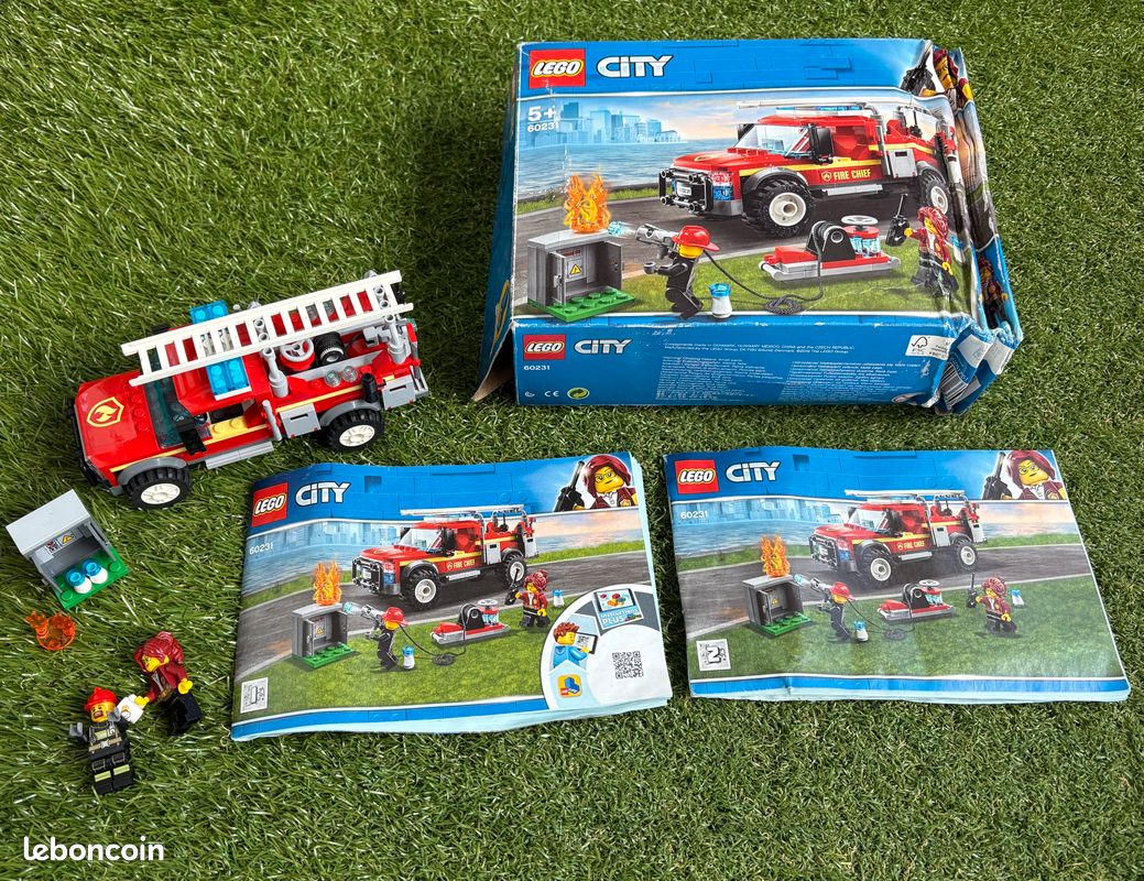 Lego City 60231 Le Camion du Chef des Pompiers (image 1)