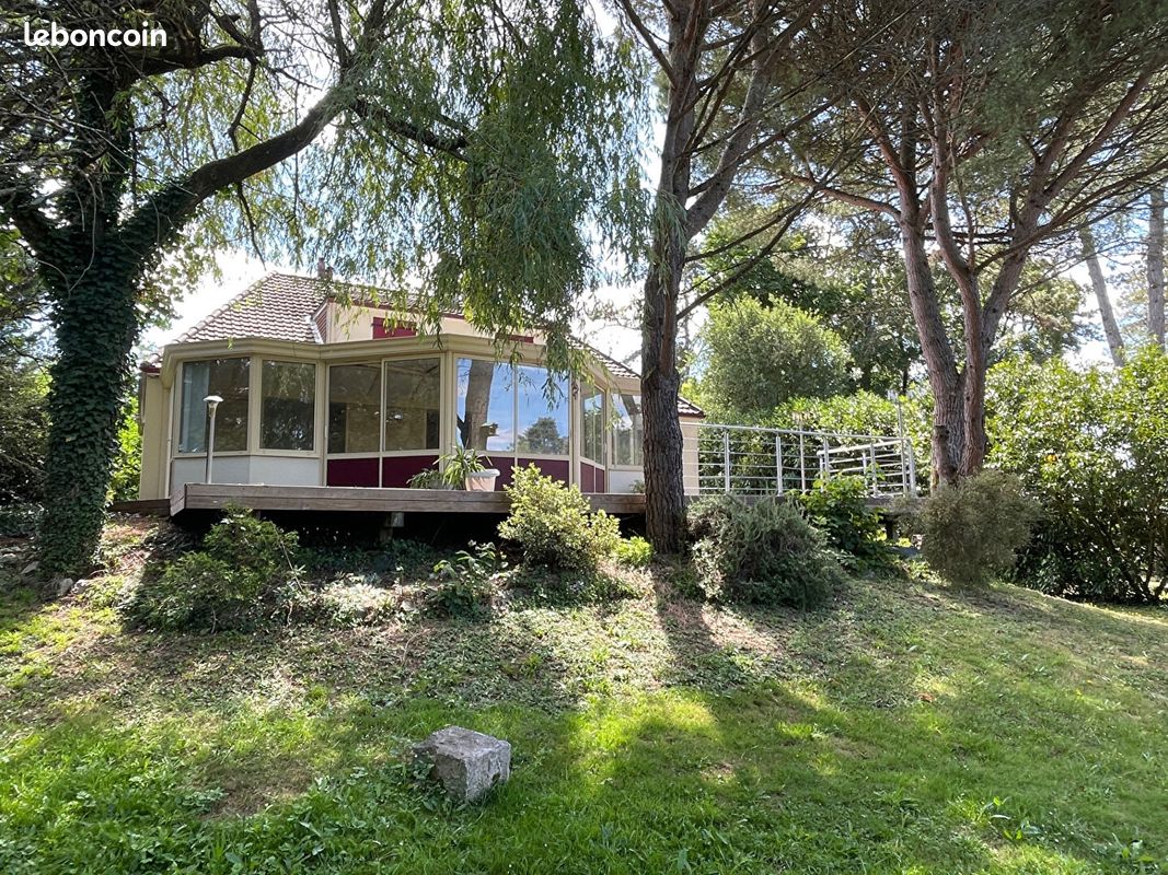 Maison 8 pièces 214 m² · à Saint-Benoît · 214 m² · 424 000 €
