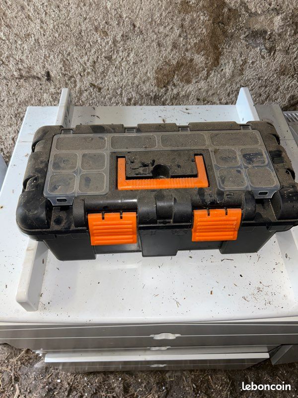 Caisse à outils (image 1)