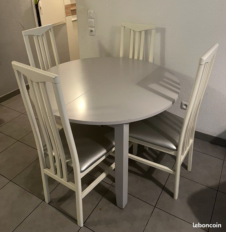 Table à manger avec 4 chaises (image 2)