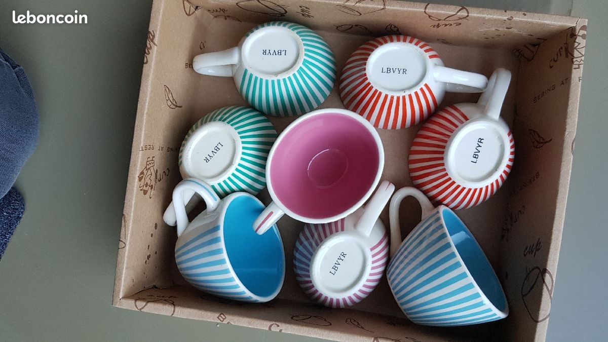 8 tasses (image 1)