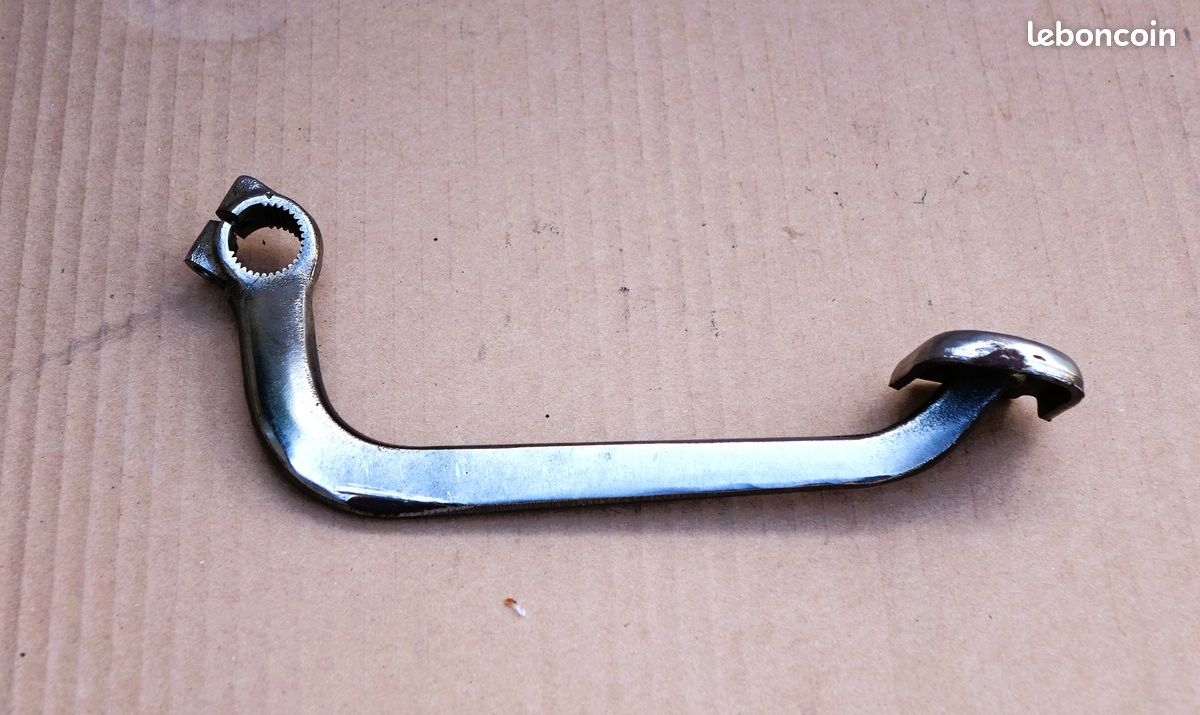Yamaha Diversion 900 pédale de frein AR (image 2)