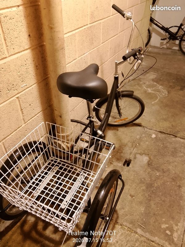 Tricycle (image 1)