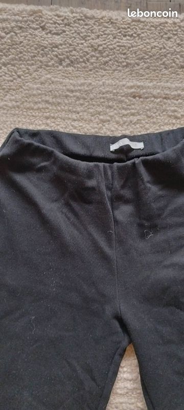 Legging Zara
pattes larges 
taille M
longueur entrejambes 79 cm
très bon état 

n'hésitez pas à composer un lot (image 4)
