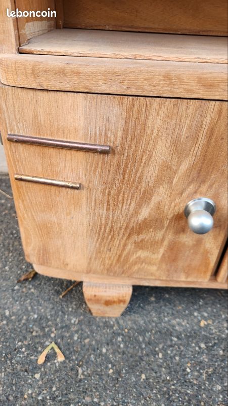 Petite table de chevet vintage en bois avec plateau en marbre (image 2)