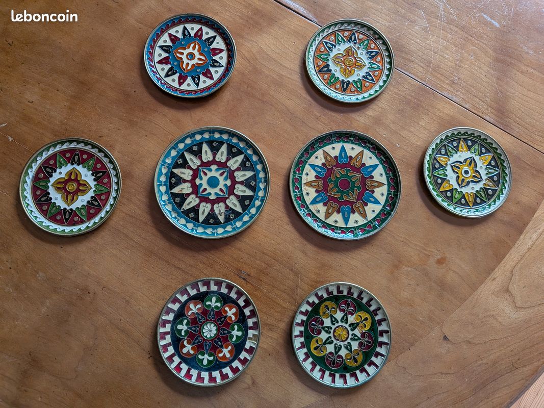 8 coupelles laiton et émaux cloisonnés (image 1)