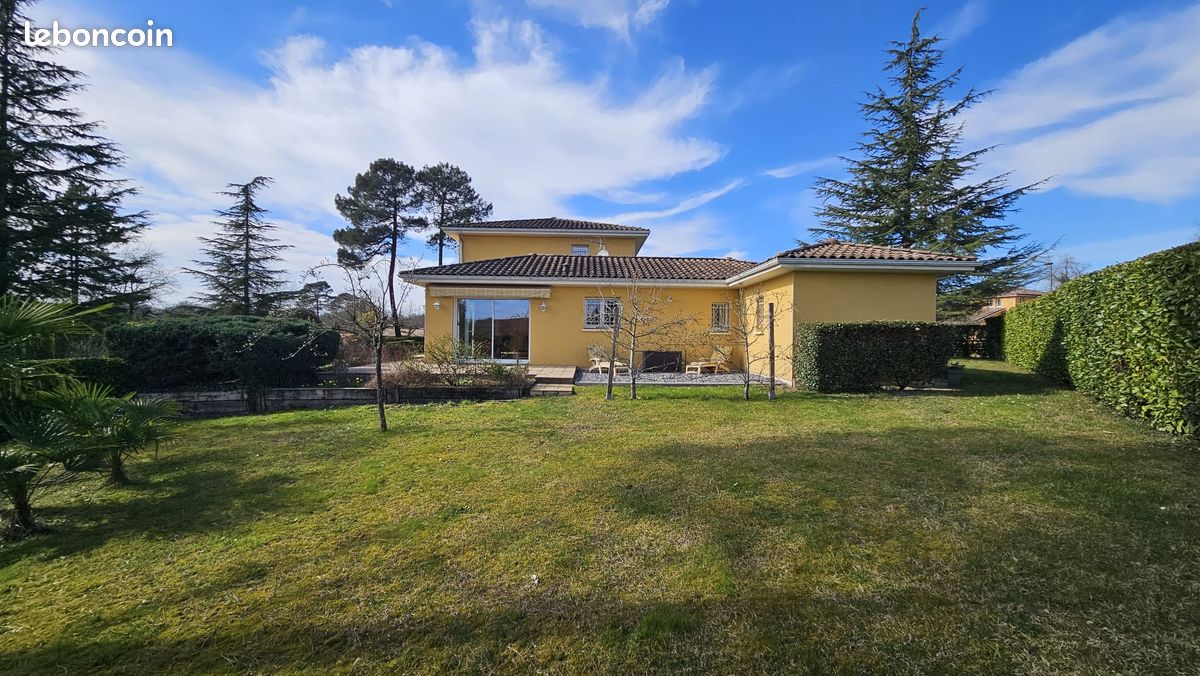 Maison 10 pièces 210 m² · à Mont-de-Marsan · 210 m² · 374 000 €