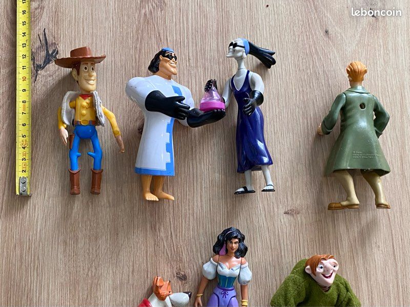 = Lot 8 Figurines Disney, Pocahontas, Woody, Le Bossu de Notre Dame, Dodger, Shere Khan et autres, années 90 = (image 12)