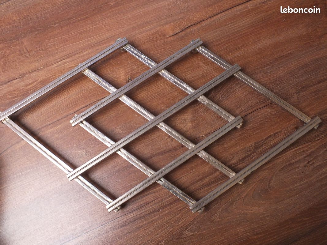 Dessous de plat Design en 2 spirales, 18 AOUT Argenté Acier Géométrique
