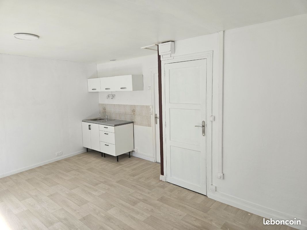 Studio rénové à louer – gacé – 430 cc (image 2)