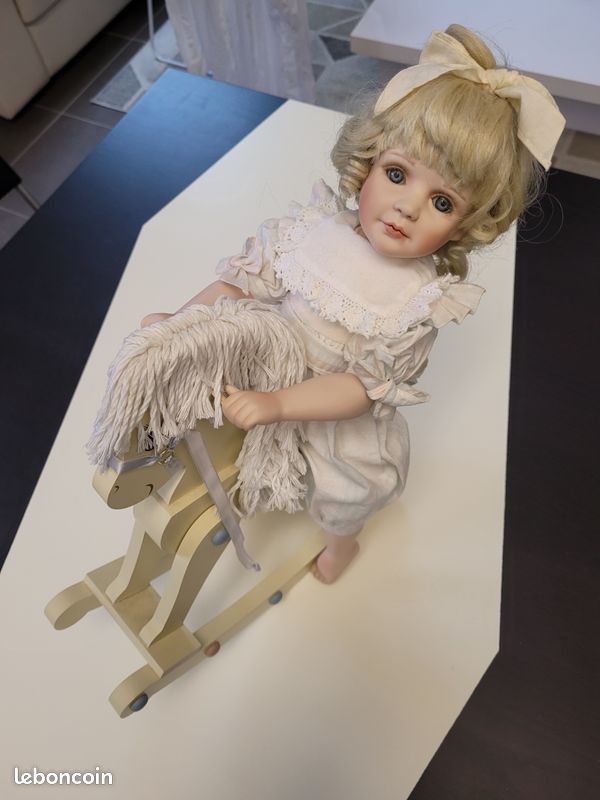 Poupée En Porcelaine Habillée 30 Cm - Décoration Vintage Robe Velours, Idéale Collection Ou Cadeau
