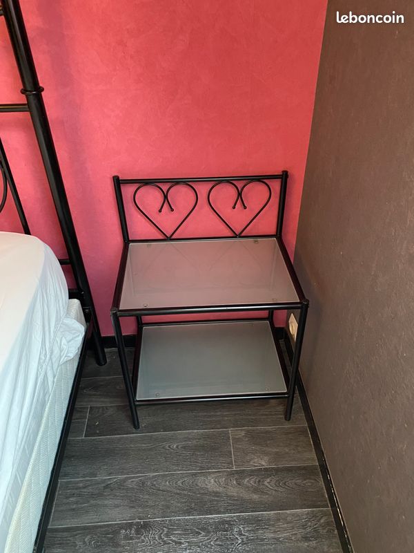 Lit et tables de chevet (image 2)