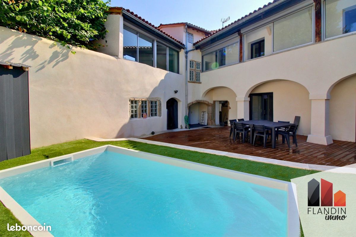 Maison 7 pièces 174 m² · à Charly · 174 m² · 680 000 €