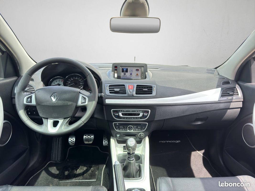 RENAULT MEGANE III COUPE dCi 130 FAP eco2 Monaco GP Euro 5 (image 13)