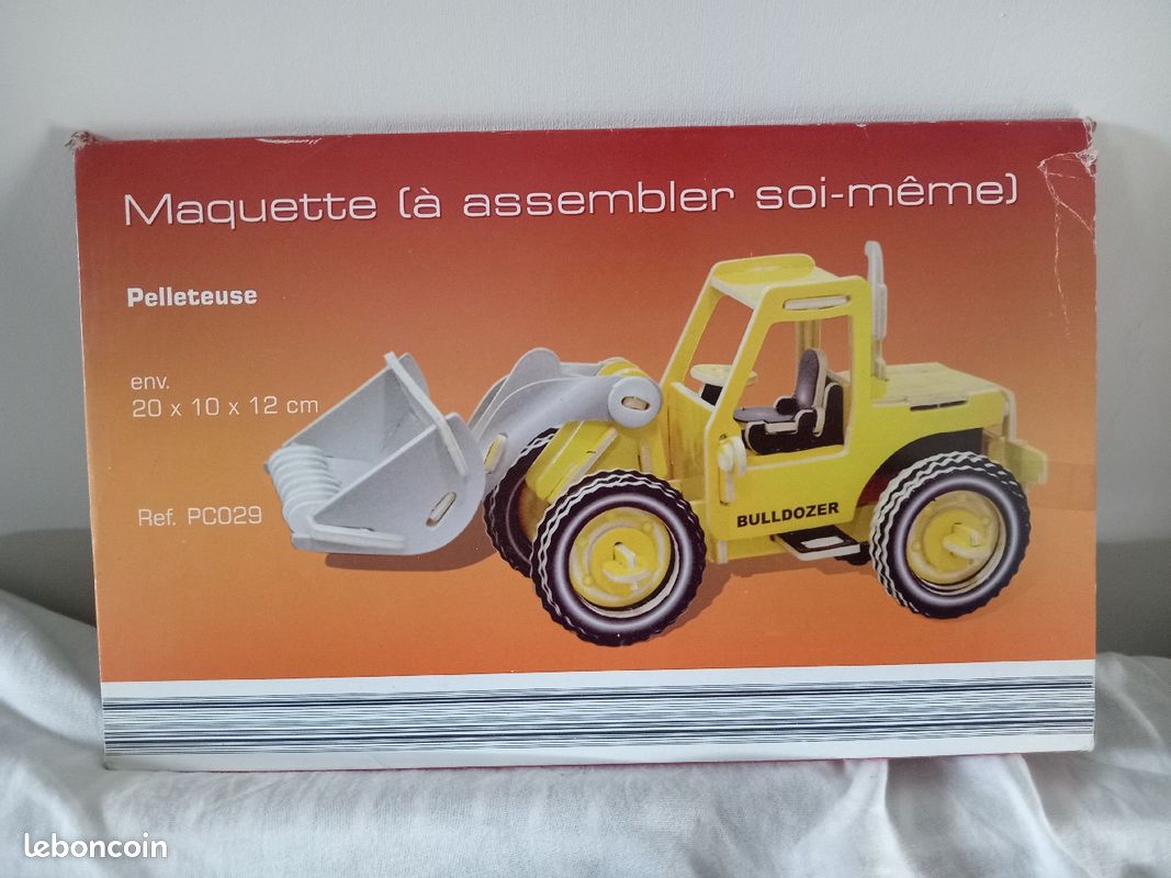 Neuf Maquettes vehicules bois (image 3)