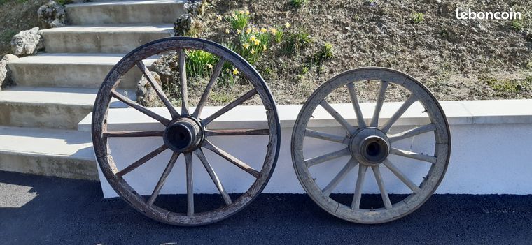 Roues de charrette en bois et fer