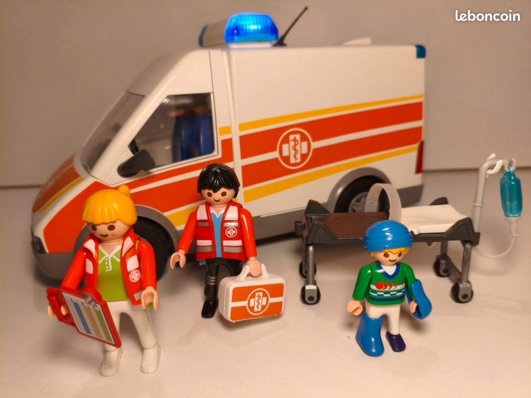 Playmobil ambulance ref 6685 (image 1)
