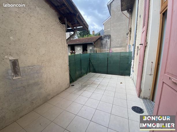 https://img.leboncoin.fr/api/v1/lbcpb1/images/f2/53/31/f253311ffc211afdd6cde3e1c3479366f9d9b68e.jpg?rule=ad-image