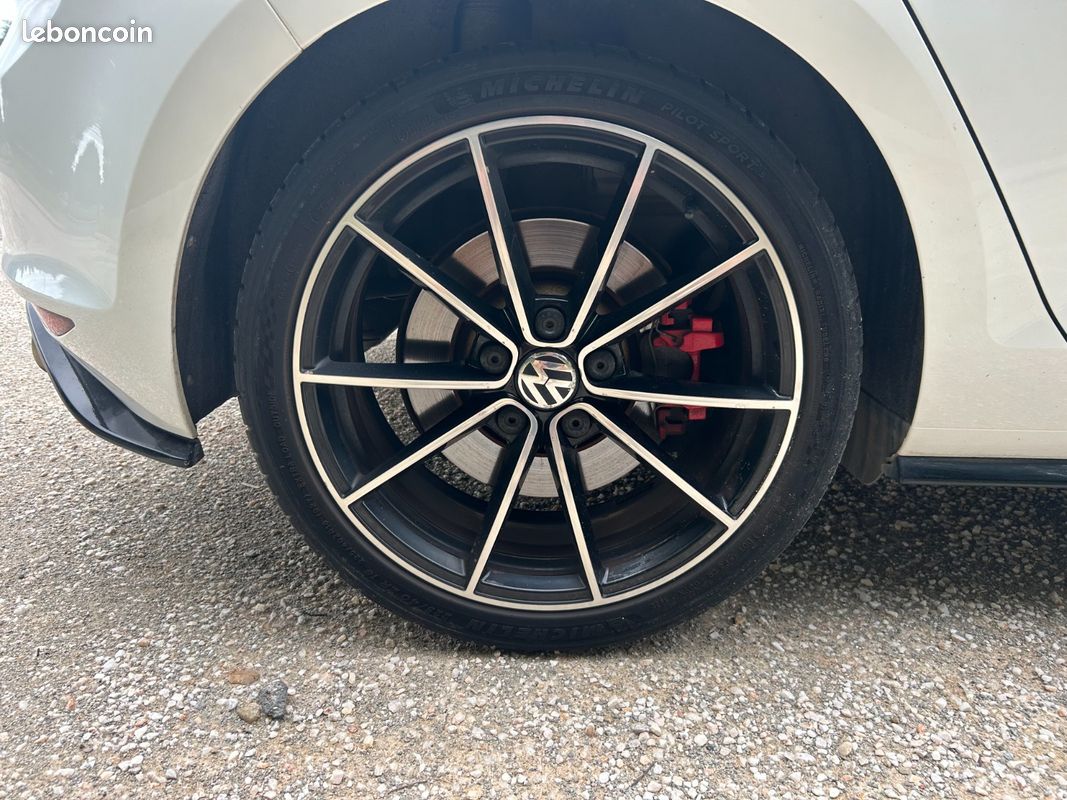 VOLKSWAGEN GOLF 7 GTI 2.0 TFSI 16V 265 ch Club Sport Toit Ouvrant Sièges Récaro GPS Garantie 12 mois (image 16)