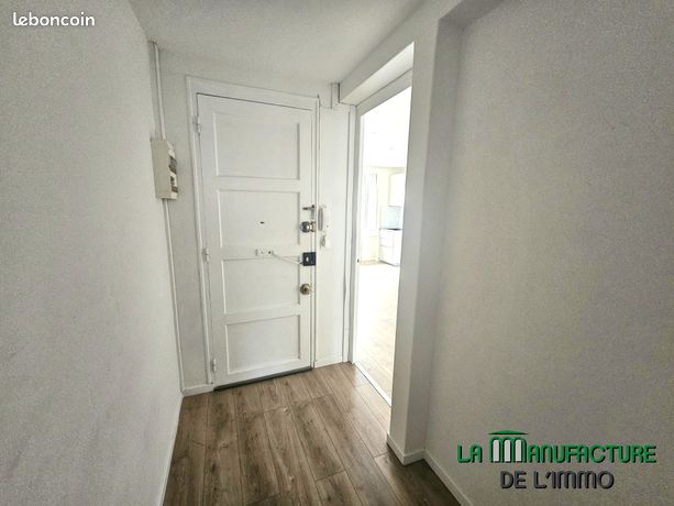 https://img.leboncoin.fr/api/v1/lbcpb1/images/f2/55/18/f255183440b80581b4b43a3452108a315aa4aee0.jpg?rule=ad-image