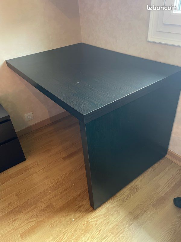 Bureau (image 1)