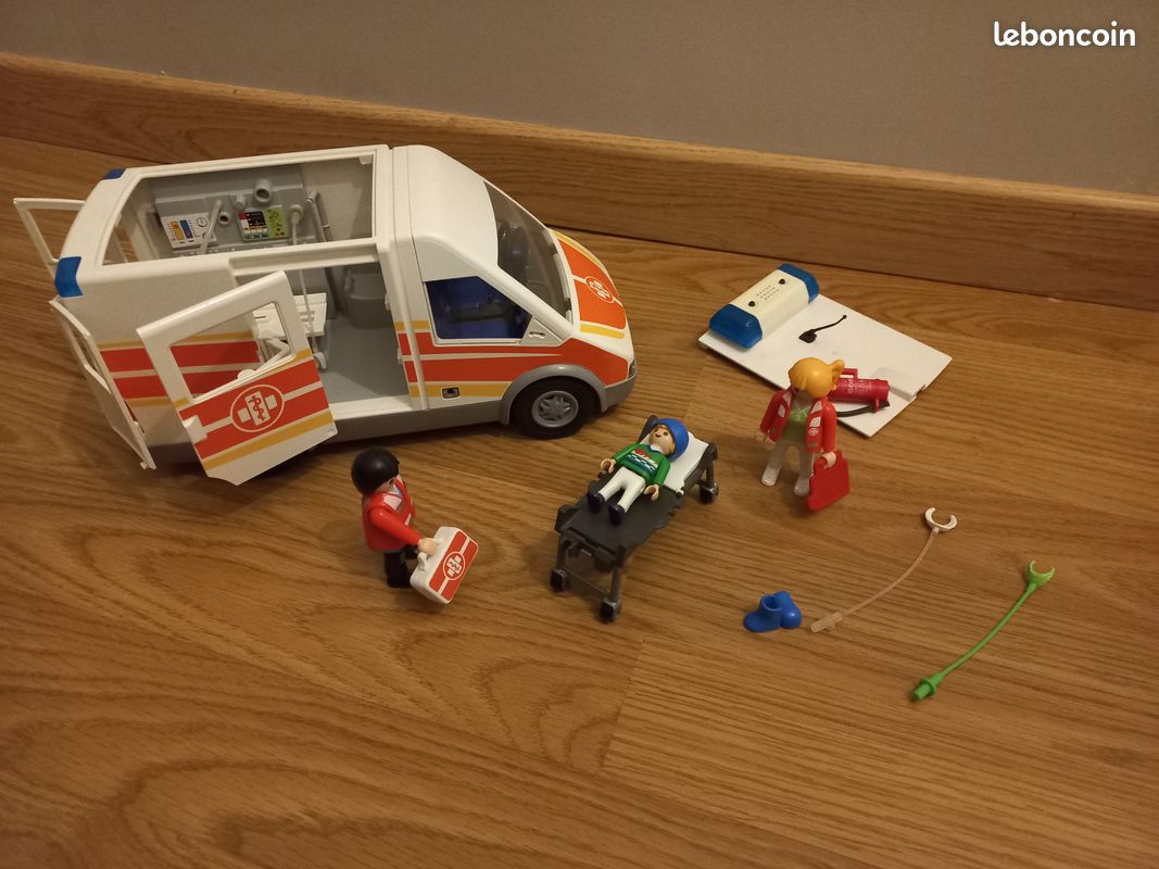 Playmobil ambulance 6685 (image 1)
