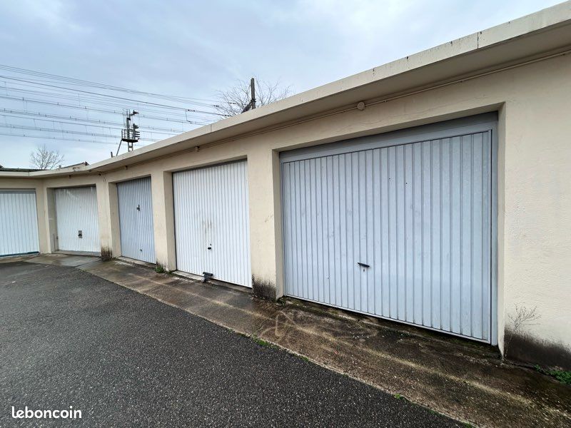Garage (image 1)