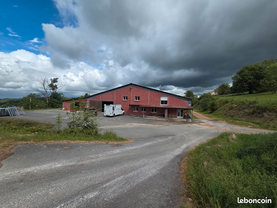 Local commercial 3 pièces 80 m² · à Saint-Symphorien-de-Lay · 80 m² · 750 000 €