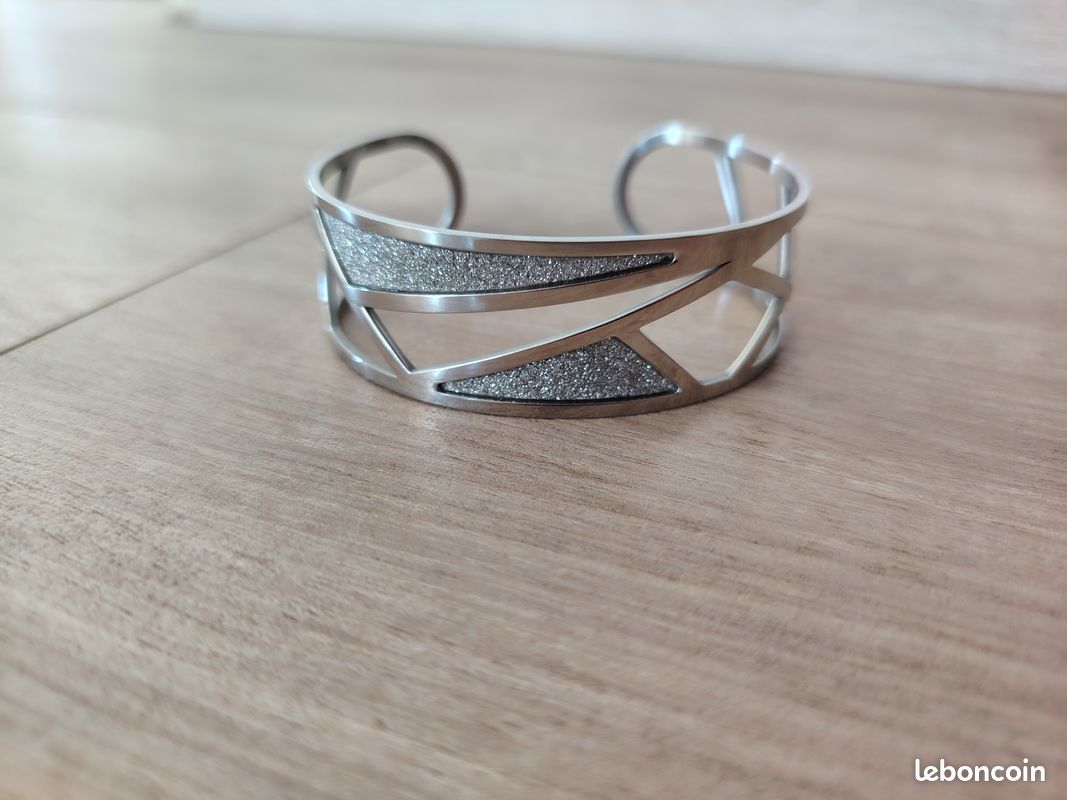 Bracelet (image 1)