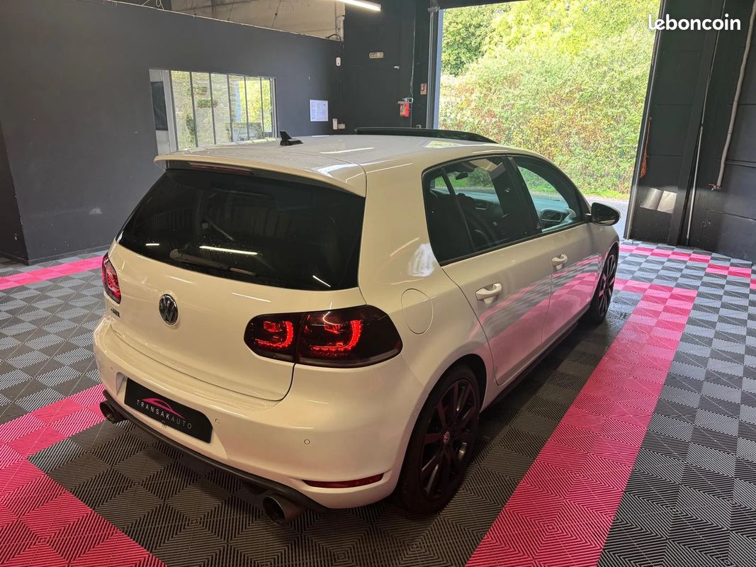 Volkswagen GOLF 6 GTI 2.0 TSI DSG Adidas / Dynaudio / Toit ouvrant panoramique / Sièges Chauffants (image 5)