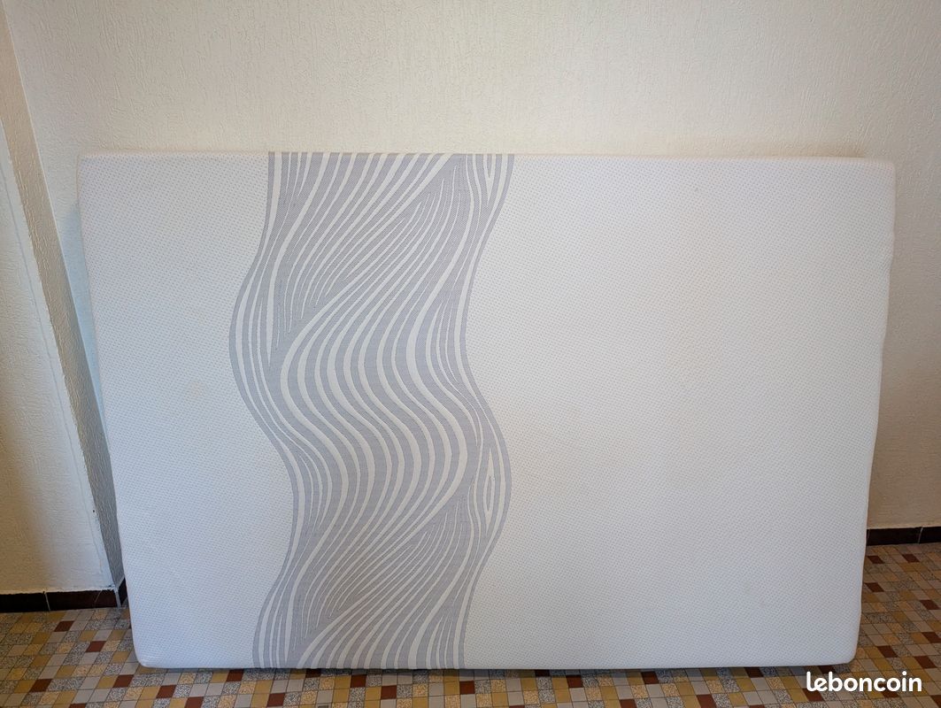 Ensemble matelas + sommier 140 x 200 état neuf (image 2)