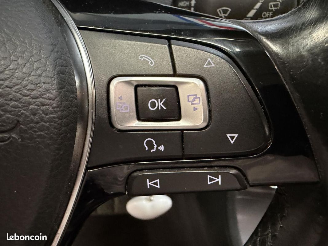 VOLKSWAGEN GOLF 1.6 TDI 105CH DSG 7 / Caméra de recul / Régulateur adaptatif / Park assit / (image 15)