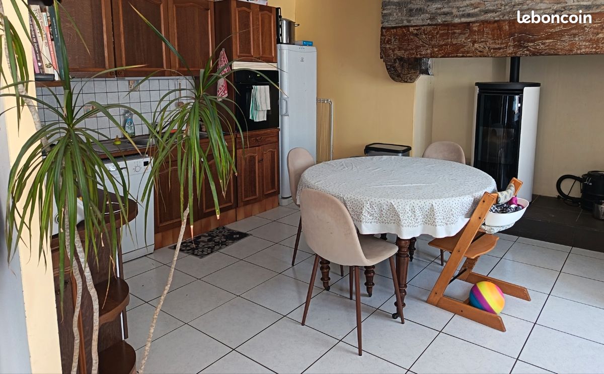 Maison 3 pièces 93 m² · à Saint-Goazec · 93 m² · 580 €