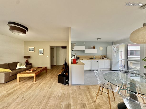 Image showcasing Maison à vendre et vente appartement Lille (59000) - leboncoin