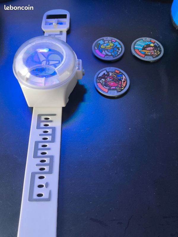 Vends montre yo-kai watch 1 + 3 medaillons (image 1)