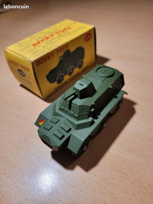 DINKY TOYS, ARMOURED personnel carrier militaire saracen anglais 676