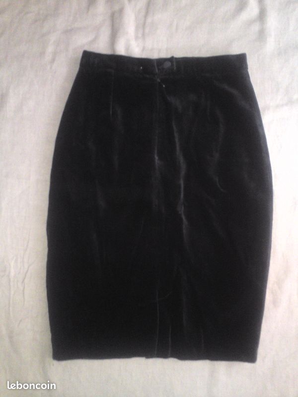 Jupe noire en velours lisse, coupe crayon avec fente derrière Taille 36 marque Mary Kimberley (image 4)