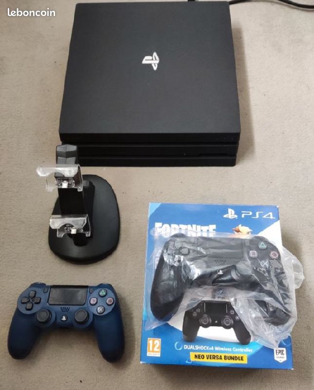 Ps4 Pro noire + manette + 4 jeux (image 2)