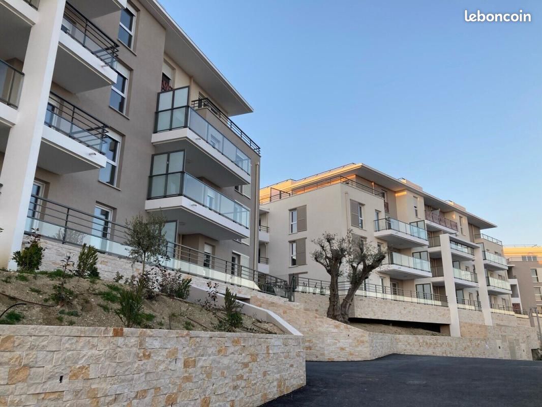 Parking 12 m² · à Grasse · 12 m² · 64 €/mois