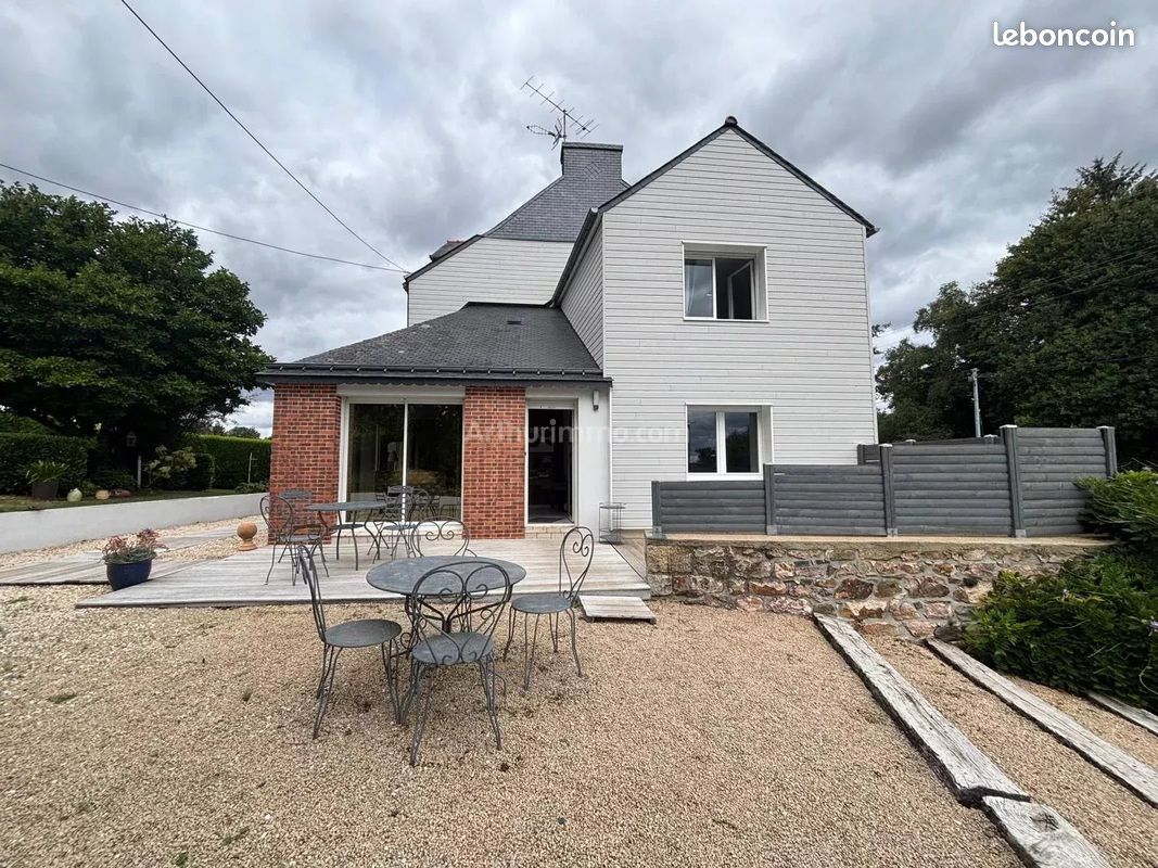 Maison 6 pièces 153 m² · à Bourbriac · 153 m² · 250 000 €