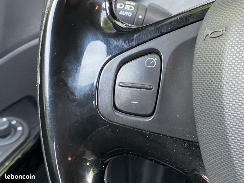 Renault CAPTUR 1.5 DCI 90CH STOP&START ENERGY INTENS ECO² EURO6 2016 (image 15)