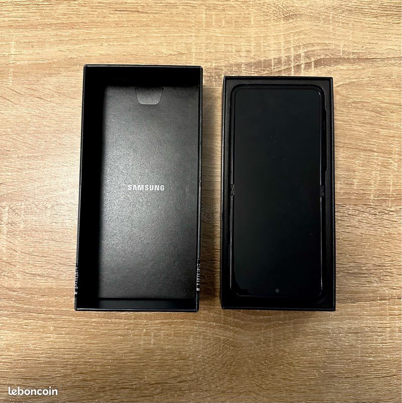 Samsung Galaxy Z Flip 3 5G- 128go - Très bon état (image 2)