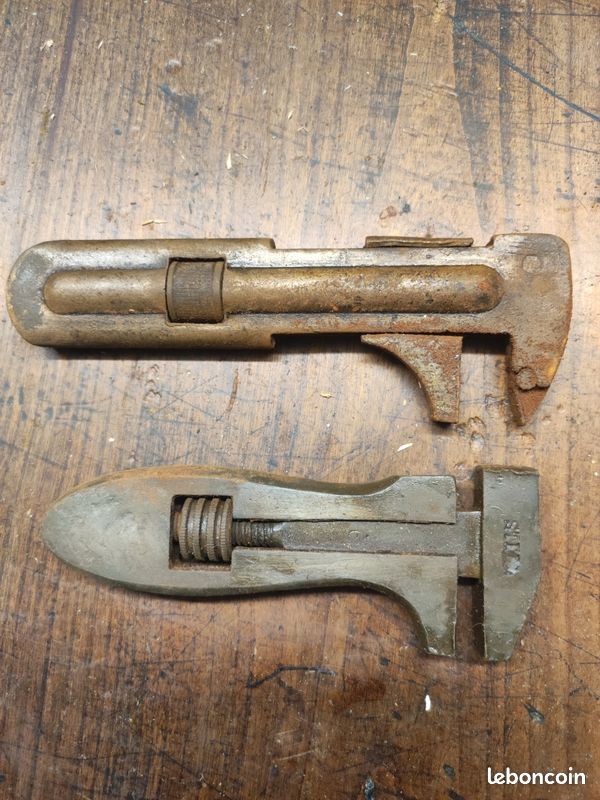 2 petites clés à molette anciennes (image 1)