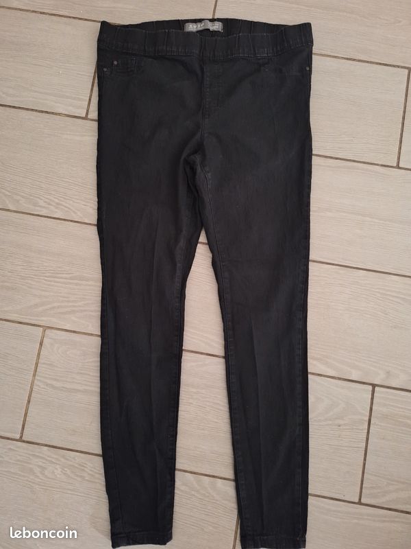 Pantalon de chez primark taille 44 Vêtements