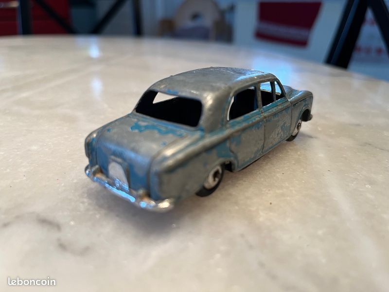 PEUGEOT 403 Berline (Bleu) - modèle Vintage Dinky Toys