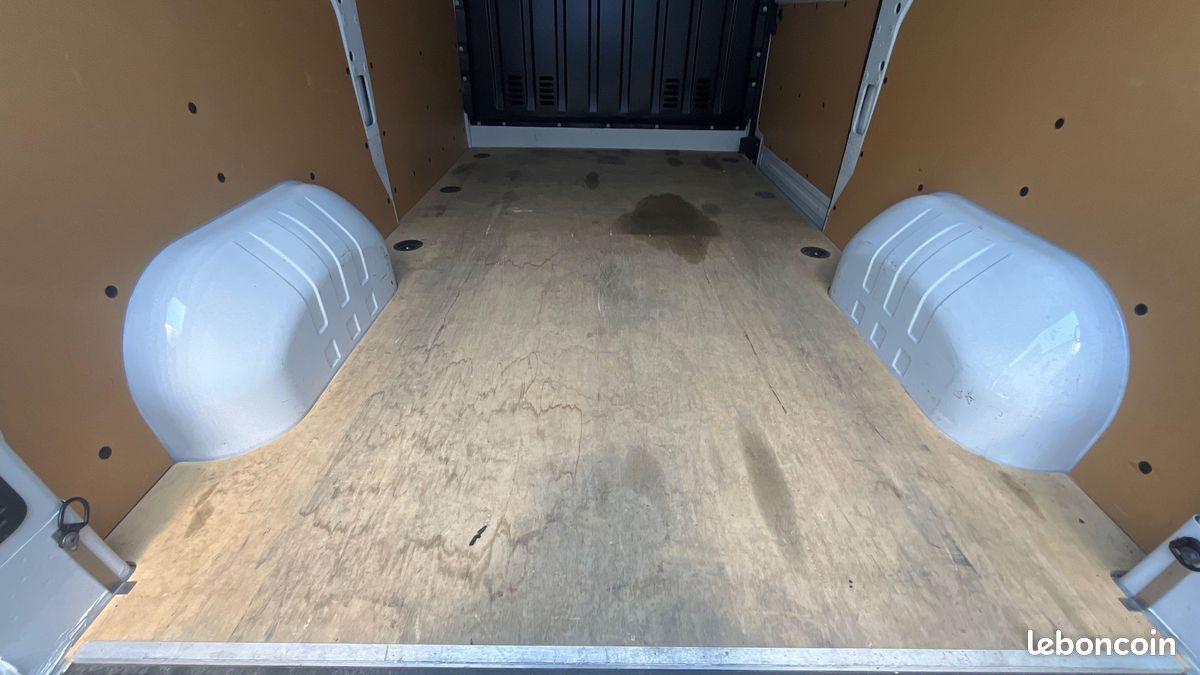 Renault master fourgon l2h2 blue dci 135 grand confort (image 13)