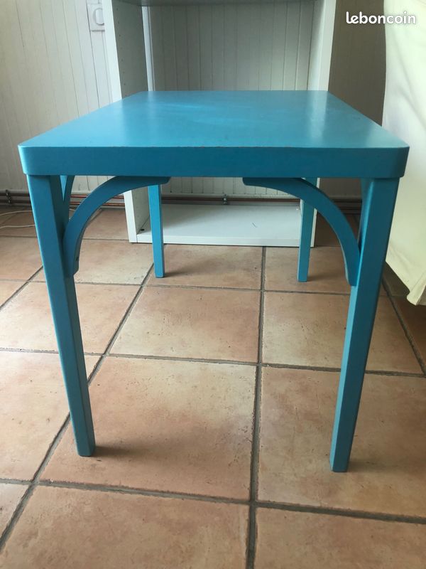 Jolie petite table en bois enfant peinte en bleu (image 2)