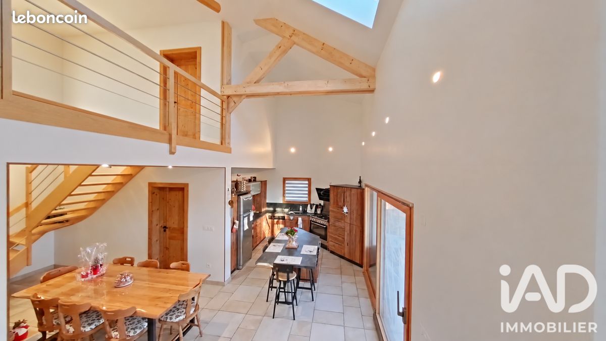 Maison 4 pièces 162 m² · à Bouverans · 162 m² · 525 000 €